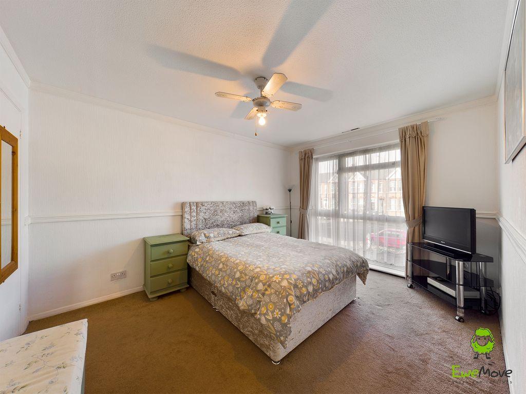 Bedroom 2 (Double)