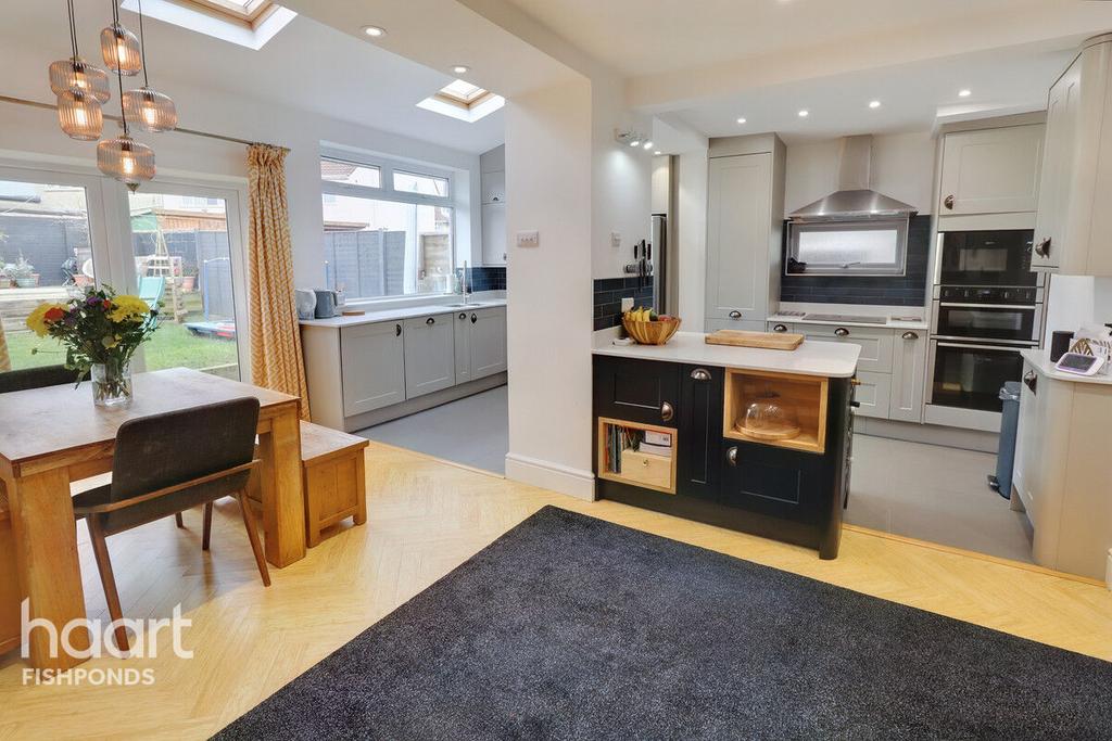 Dundridge Lane, Bristol 3 bed end of terrace house £375,000