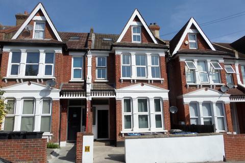 2 bedroom flat to rent, Holmesdale Road, London SE25