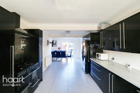 3 bedroom terraced house for sale - The Fairway, London