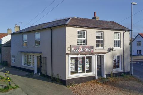 3 bedroom flat to rent, High Street, Burwell, Cambridgeshire