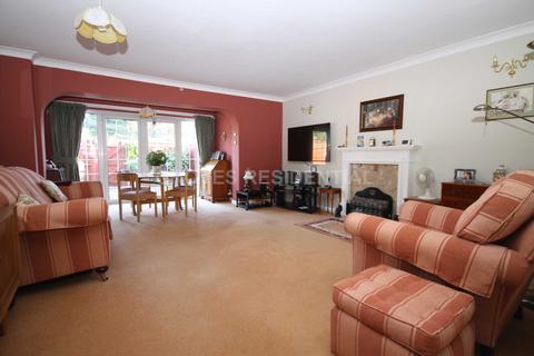 29 Rodney Close, New Malden, KT3 5AA