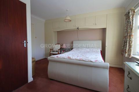 29 Rodney Close, New Malden, KT3 5AA