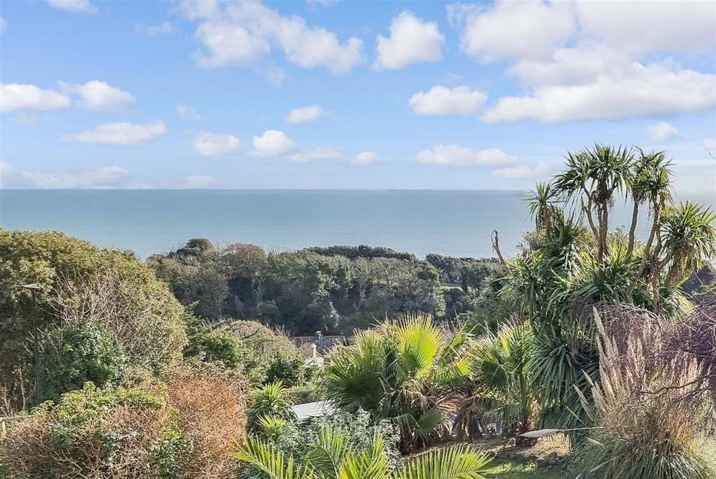 Gills Cliff Road, Ventnor, Isle of Wight 3 bed detached house £300,000