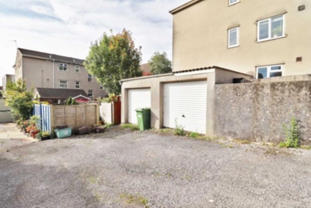 Montpelier, WestonsuperMare Garage to rent £80 pcm (£18 pw)