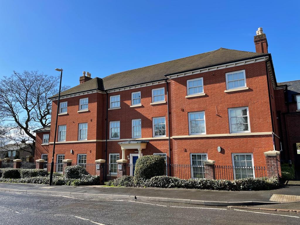 Park Court, Coleshill, West Midlands... 2 bed apartment £900 pcm (£