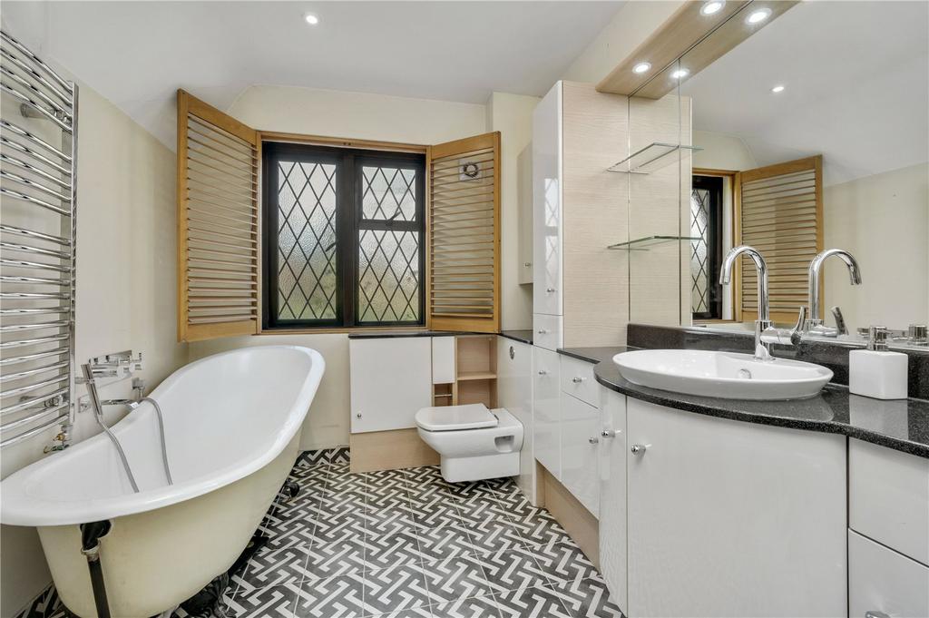 Main En Suite