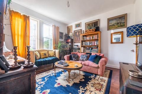 2 bedroom flat for sale - Eglinton Hill,  London, SE18