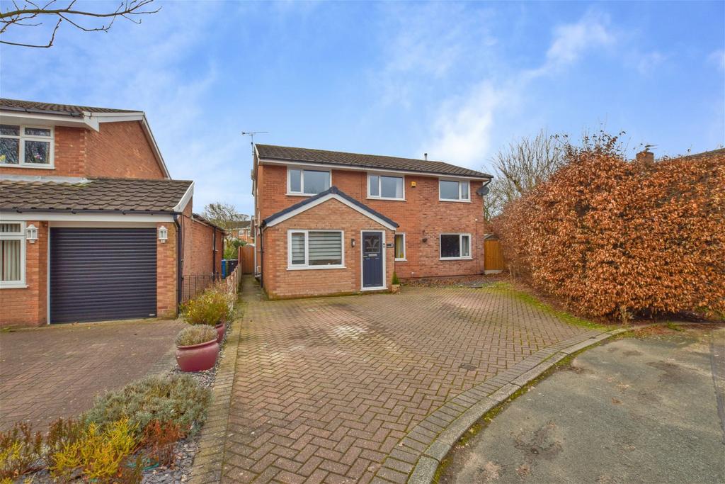 Kirkstone Crescent, Beechwood 4 bed detached house £350,000