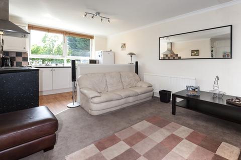 2 bedroom flat for sale, Cyprus Road, London N9