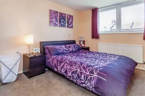 2 bedroom flat for sale, Cyprus Road, London N9