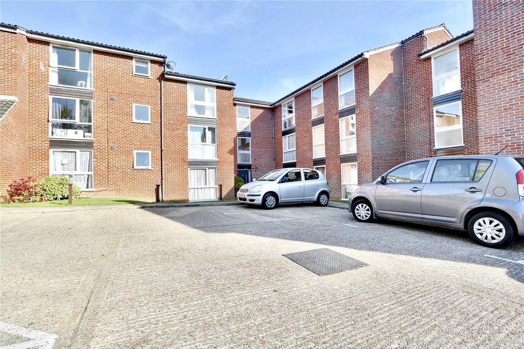 Aylsham Drive, Ickenahm, UB10 1 bed apartment £1,100 pcm (£254 pw)
