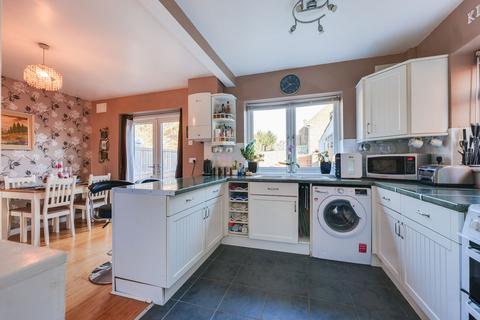 61 Denton Avenue, Westcliff-on-sea, SS0 0LA