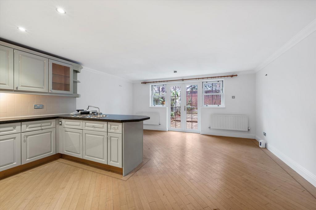 Chapman Square, Wimbledon, London, SW19 4 bed terraced house £4,250