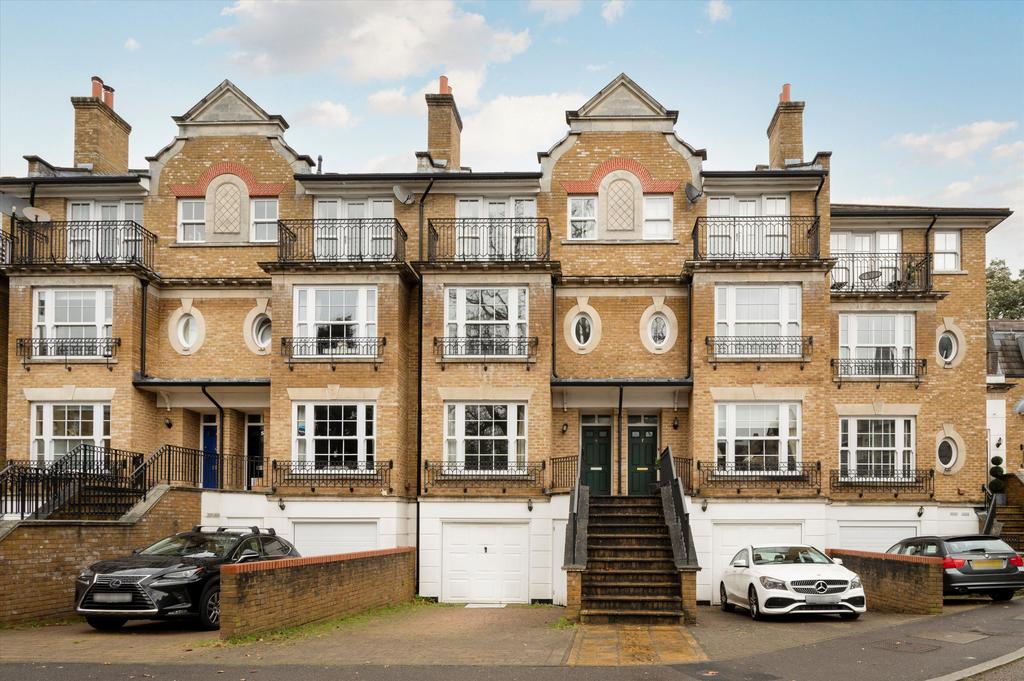Chapman Square, Wimbledon, London, SW19 4 bed terraced house £4,250