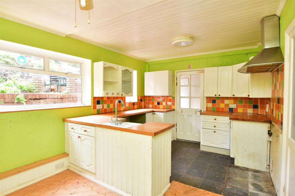 Denton Drive, Hollingbury, Brighton, East Sussex 3 bed semidetached