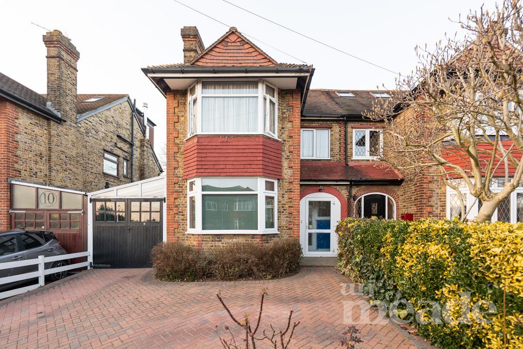 Goldsborough Crescent, Chingford, E4 3 bed semidetached house for sale £690,000