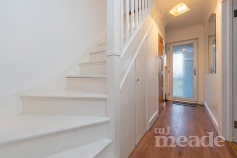 8 Goldsborough Crescent, London, E4 6PZ
