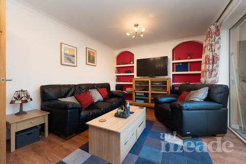 8 Goldsborough Crescent, London, E4 6PZ