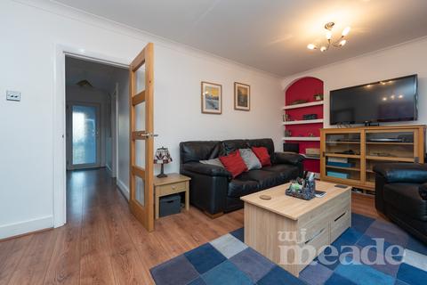 8 Goldsborough Crescent, London, E4 6PZ
