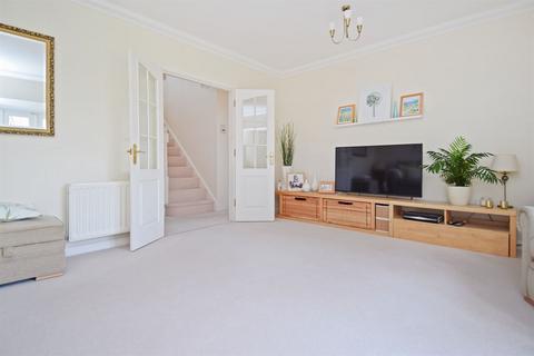 8 Mallard Close, Herne Bay, CT6 5RJ