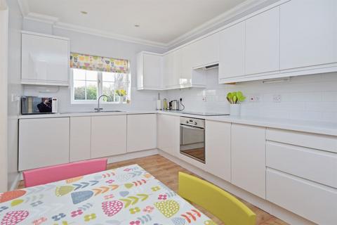 8 Mallard Close, Herne Bay, CT6 5RJ