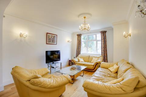 104 Princes Avenue, London, W3 8LT