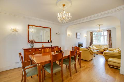 104 Princes Avenue, London, W3 8LT