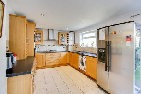 104 Princes Avenue, London, W3 8LT
