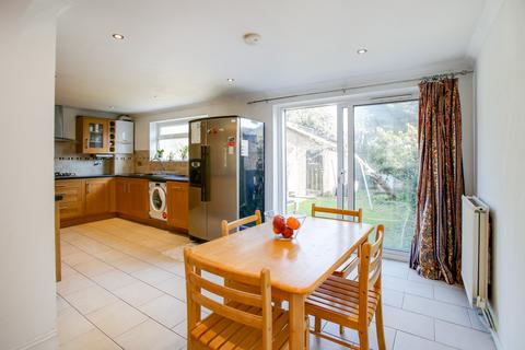 104 Princes Avenue, London, W3 8LT
