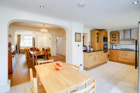 104 Princes Avenue, London, W3 8LT