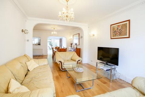 104 Princes Avenue, London, W3 8LT