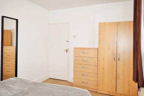 3 bedroom flat to rent, Bruce Road, London E3