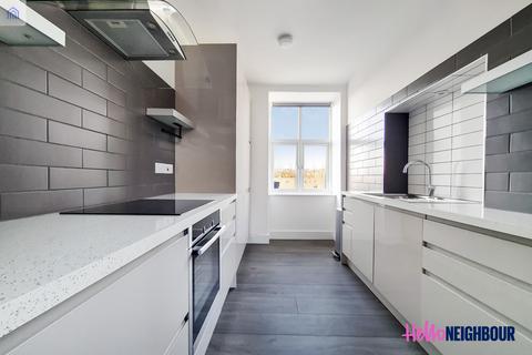 3 bedroom apartment to rent - Hazelbourne Road, London, SW12