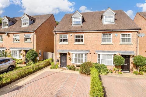 19 White Hill Close, Caterham, CR3 6EY