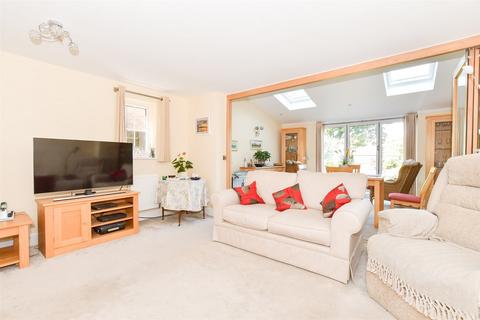 19 White Hill Close, Caterham, CR3 6EY