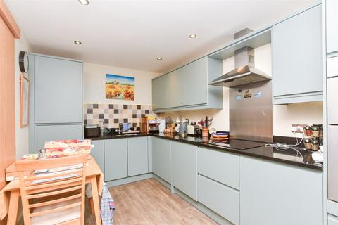 19 White Hill Close, Caterham, CR3 6EY