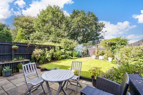 19 White Hill Close, Caterham, CR3 6EY