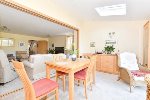 19 White Hill Close, Caterham, CR3 6EY