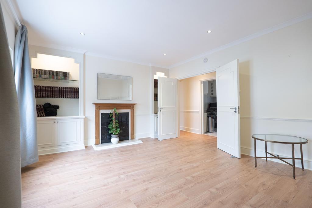 Abingdon Road, Kensington, London W8 2 bed flat - £3,142 pcm (£725 pw)