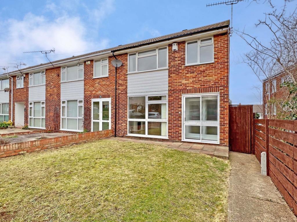 Chalk Road, Gravesend, Kent, DA12 3 bed semidetached house £375,000