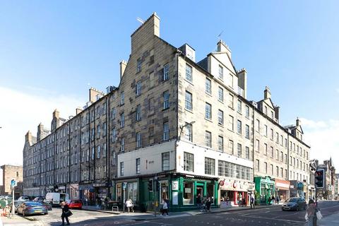 4 bedroom flat to rent, Drummond Street, Edinburgh, EH8