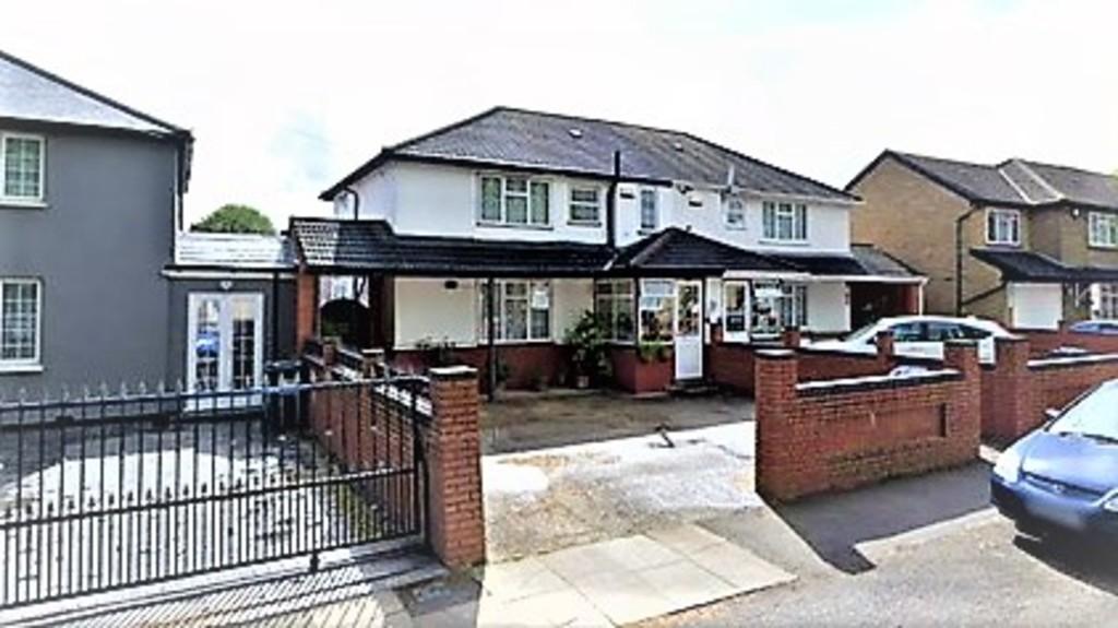 West Avenue, Southall 3 bed semidetached house £700,000