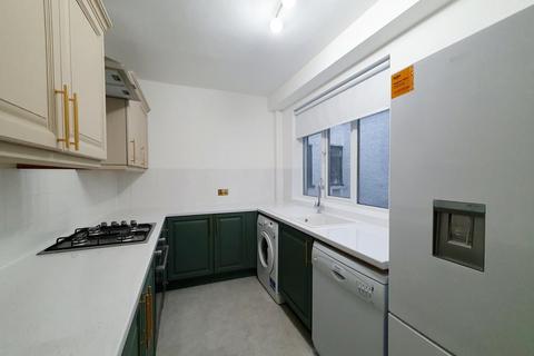 2 bedroom flat to rent, Lincoln Court, Enfield