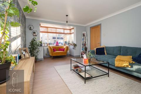 40 Broom Close, Taverham, Norwich, NR8 6FS
