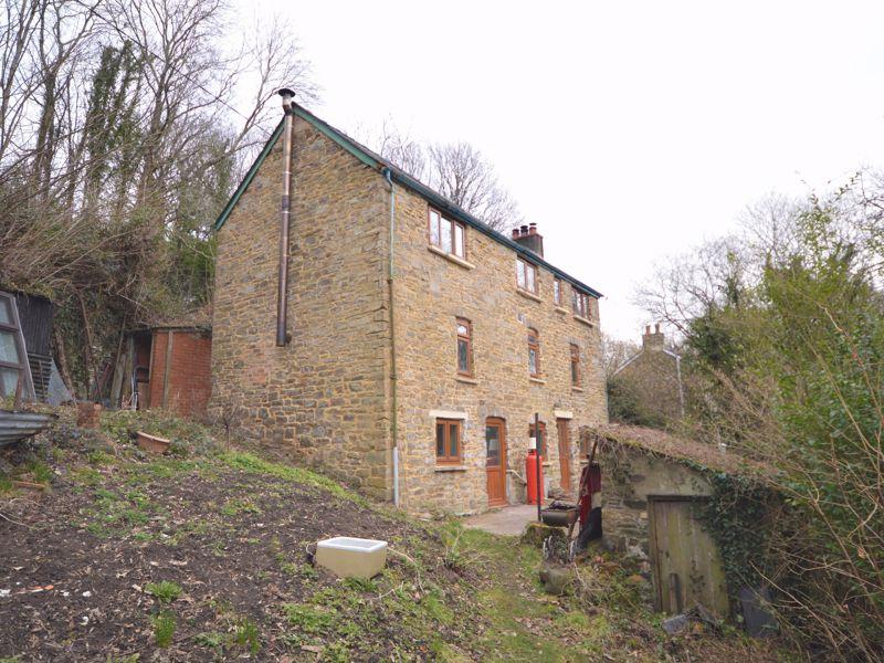 Maes Y Gwartha Road, Gilwern, Abergavenny 3 bed detached house for sale