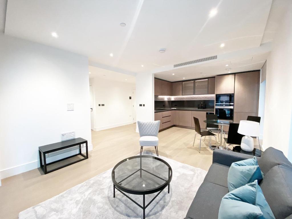 Bowden House, Prince of Wales Drive, Battersea Park, SW11 2 bed