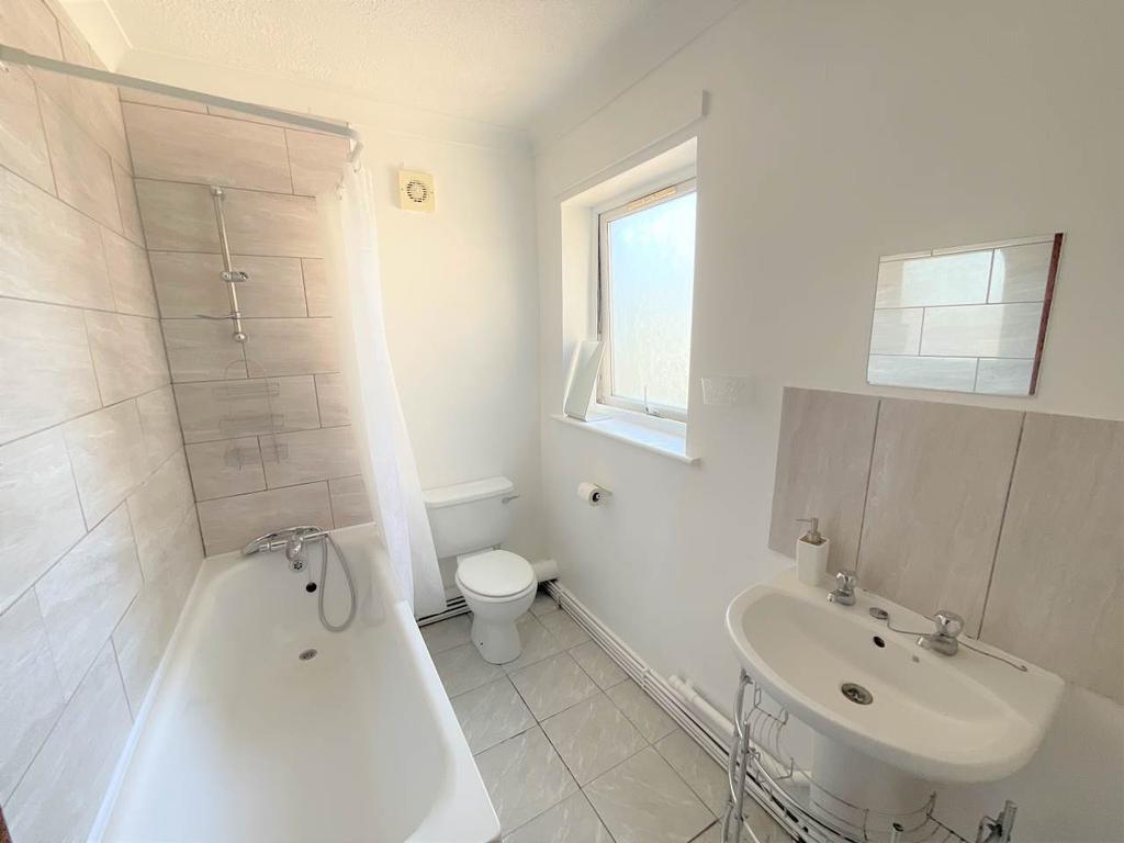 Fulbourne Road, Walthamstow, London 1 bed flat £1,250 pcm (£288 pw)