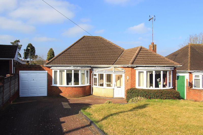 WOMBOURNE, Bull Meadow Lane 2 bed detached bungalow for sale £385,000