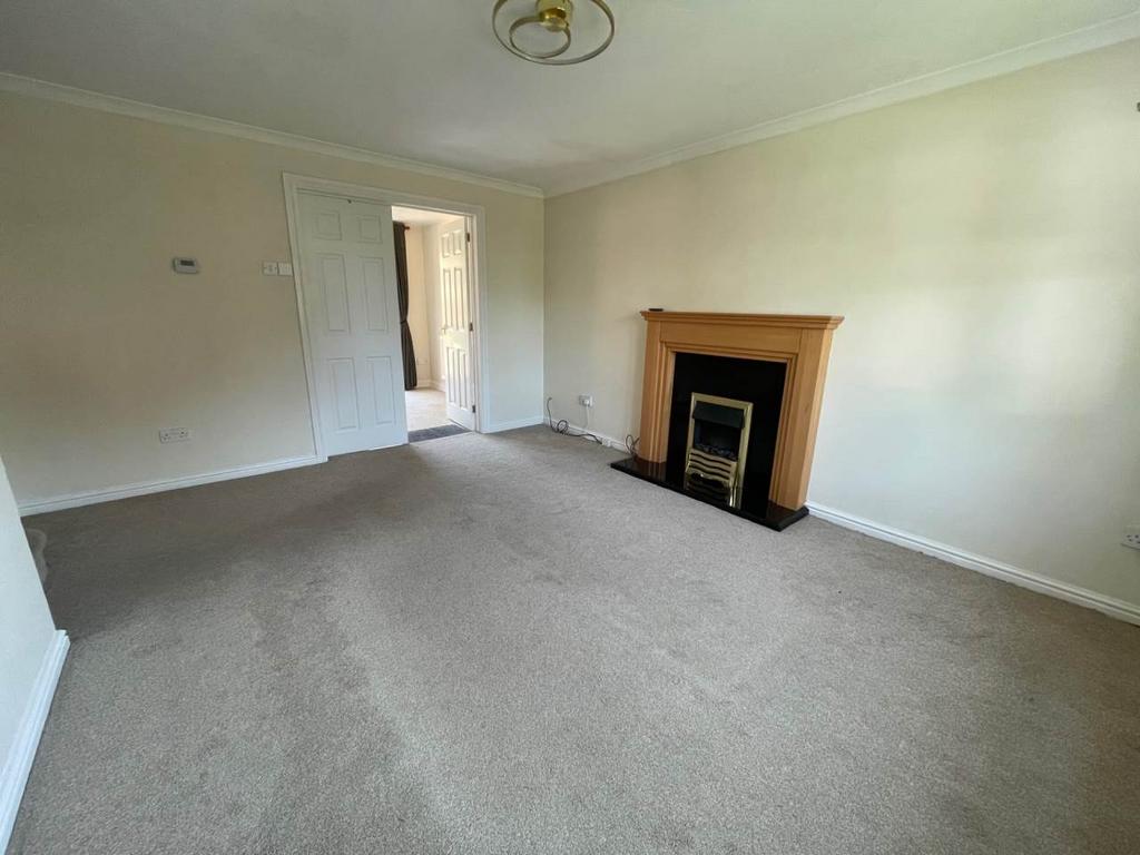 Azalea Road, Wick St Lawrence, WestonsuperMare 3 bed house £1,200
